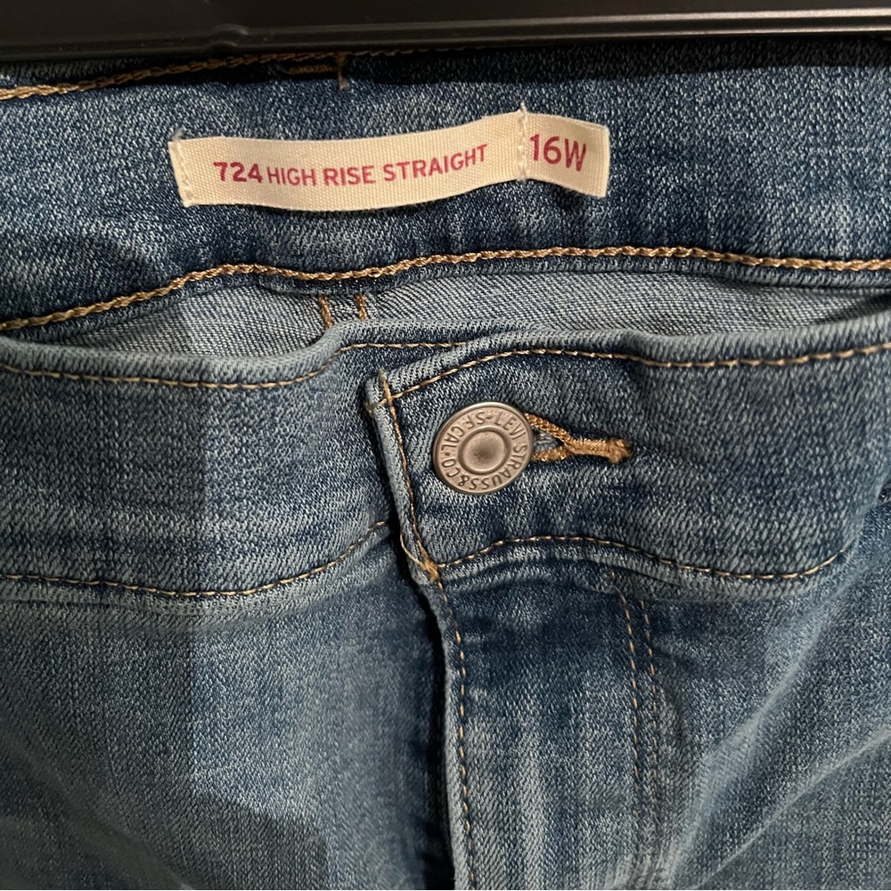 Women’s Levi’s 724 High Rise Straight, Medium Length, size 16W